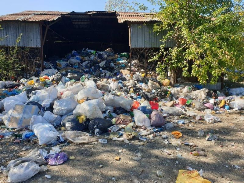 Garda de Mediu confirmă că este depozitat ilegal în Vidra: administrația locală, sancționată și să curețe terenul pe care arunca deșeuri | Jurnal de Vrancea - Stiri din Vrancea si Focsani